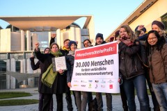 Akivistinnen fordern verbindliche Regeln für Multis